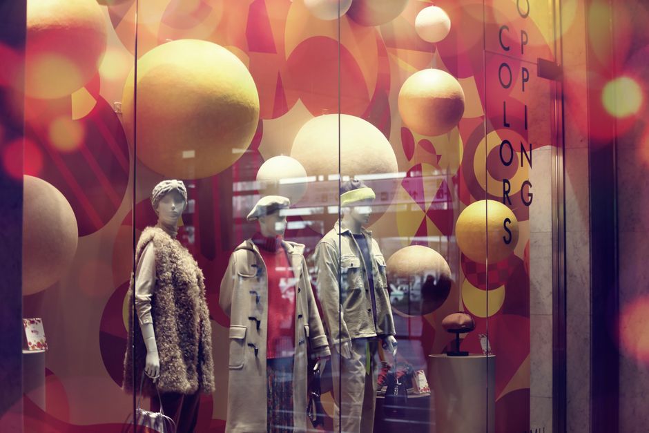 Decoración en tiendas y escaparates. COMM013PO - contenido online